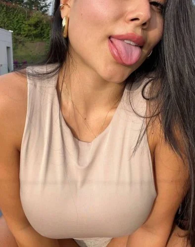 Bornova Travesti Aslının Dar Deliği