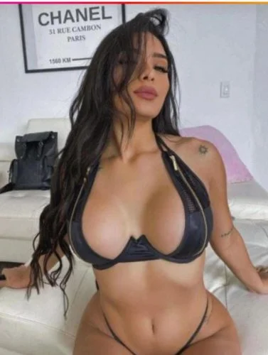 Tatlı Gülümsemeli Bornova Travesti Beste