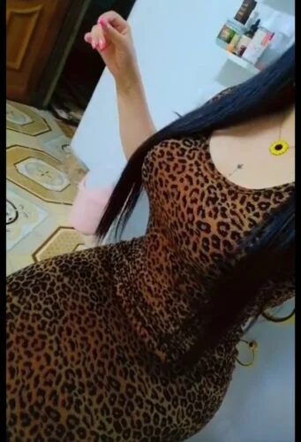 Travesti Fidanın İnce Belı ve Göğüsleri